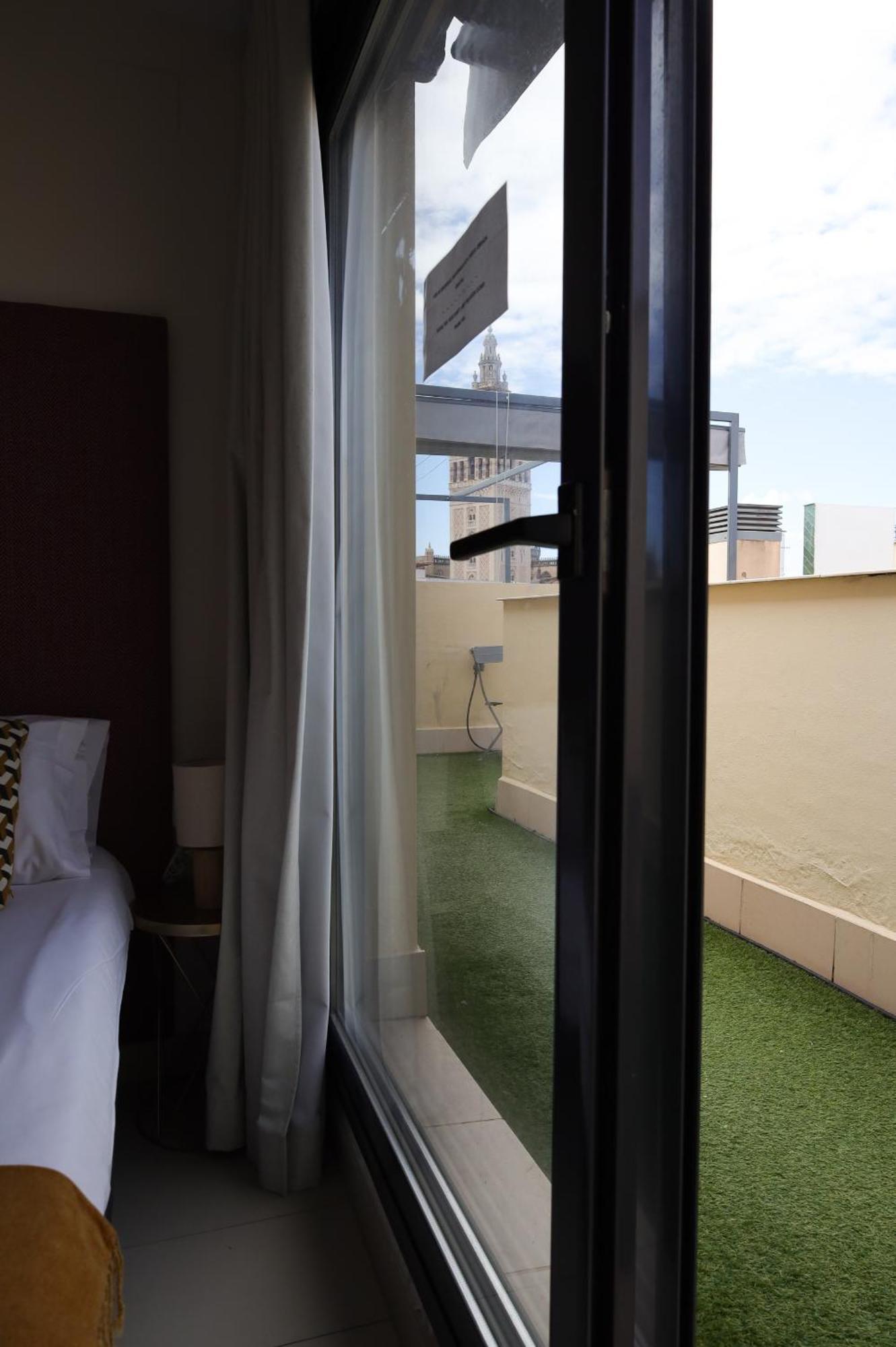 Guzman El Bueno Suites Seville Luaran gambar