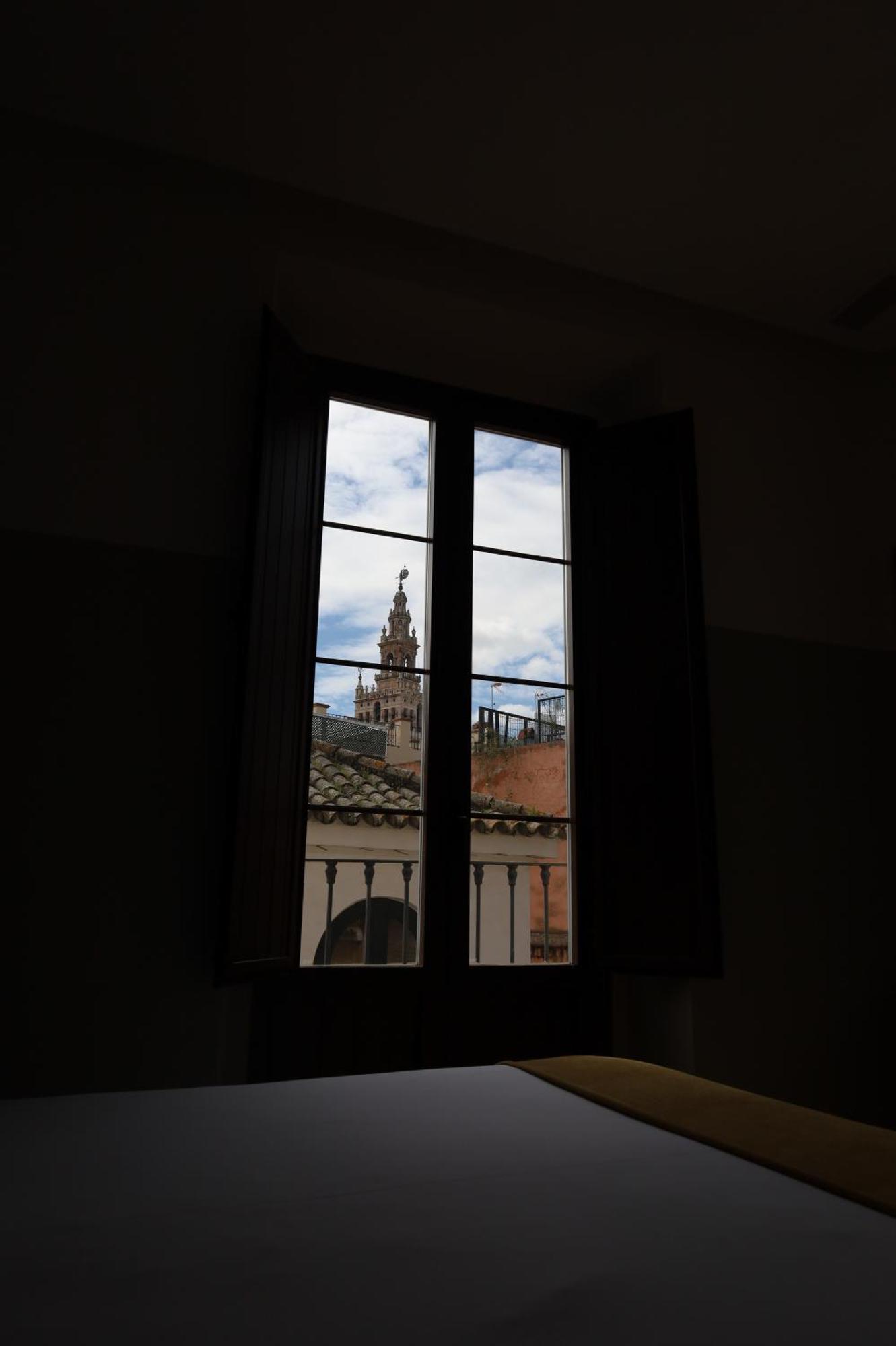 Guzman El Bueno Suites Seville Luaran gambar